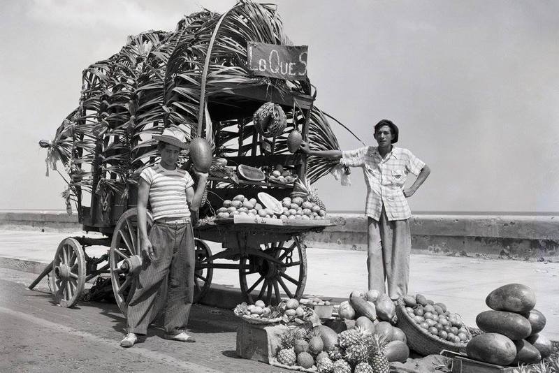 Fruit sellers on the Havana Malecón, La Habana, March 30, 1949.jpg